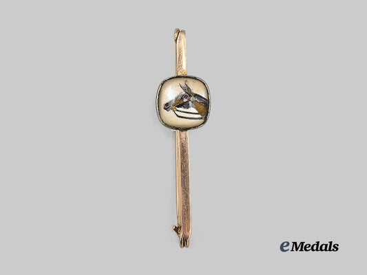 united_states._a_horse_brooch_in_gold,_with_swastika_hallmark,_c.1930_e_medals__w8585_2