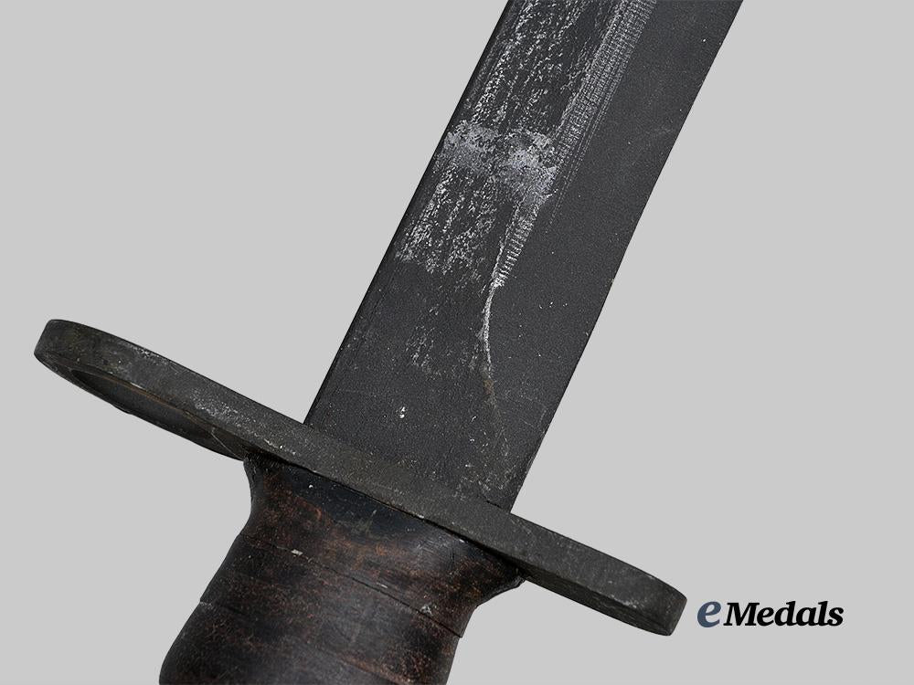 united_states._a_u_s_m4_bayonet_with_m8_scabbard,_by_b._m._co,1944_e_medals__w8594_9