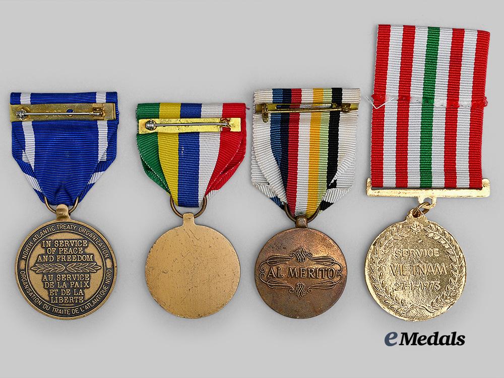 international._a_lot_of_eight_medals&_awards_e_medals__w8601_7