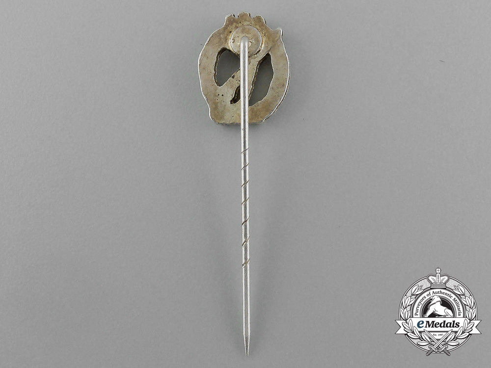 germany,_heer._a_three-_piece_construction_infantry_assault_badge_stickpin_e_0929