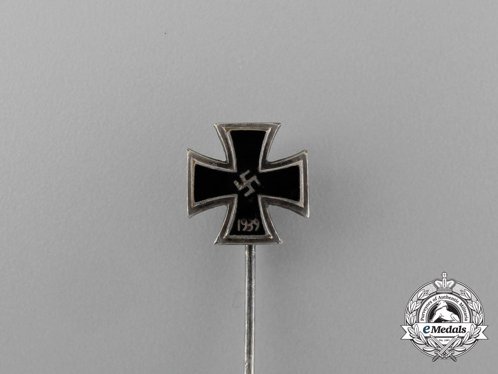 a_miniature_iron_cross1939_second_class_first_class_by_otto_schickle_e_1226