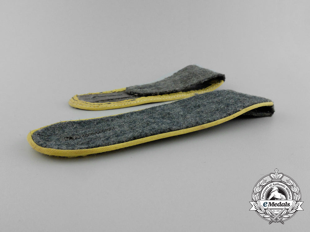 a_pair_of_wehrmacht_signals_enlisted_man’s_shoulder_boards_e_4404
