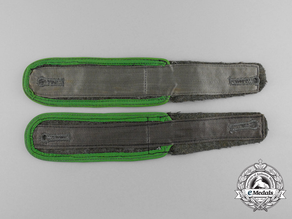 a_pair_of_wehrmacht_gebirgsjäger_enlisted_man’s_shoulder_boards_e_4407