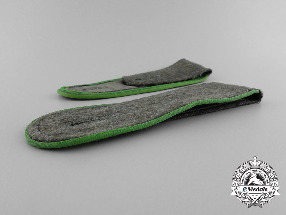 a_pair_of_wehrmacht_gebirgsjäger_enlisted_man’s_shoulder_boards_e_4408