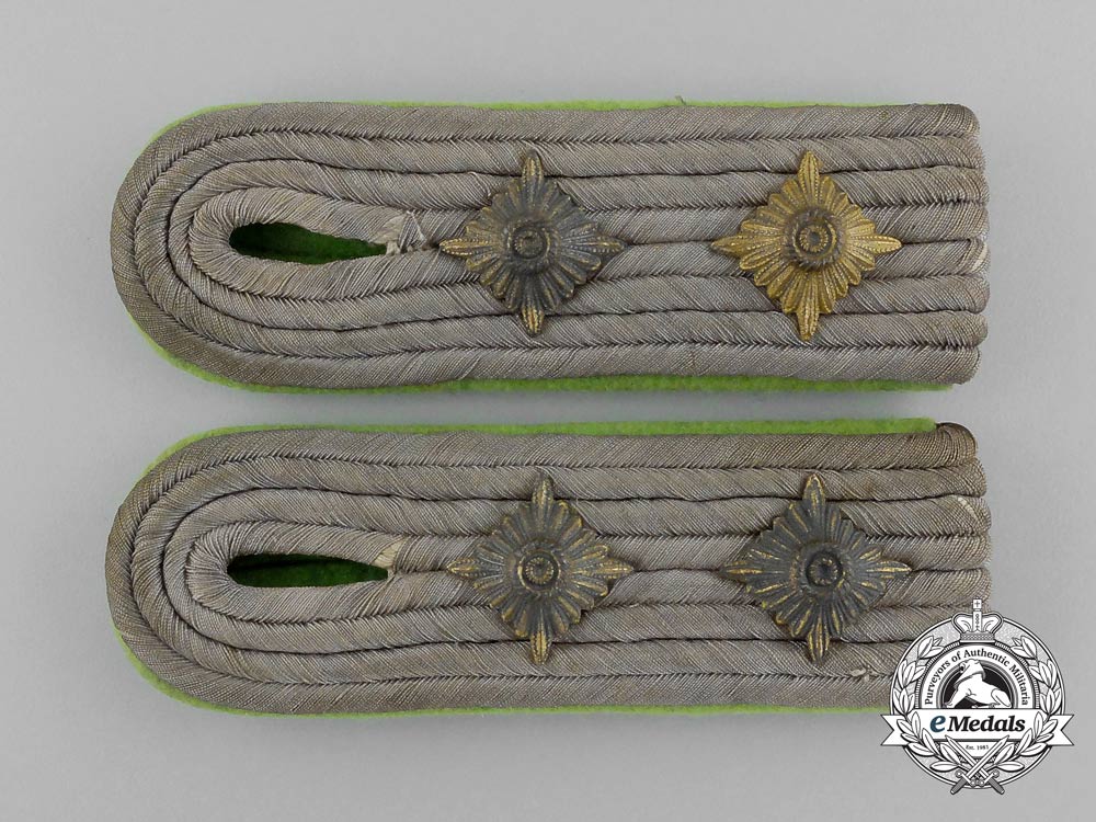 a_pair_of_wehrmacht_panzer_grenadier_hauptmann(_captain)_shoulder_boards_e_4422