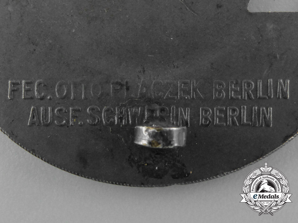 an_early_blockade_runner_badge_by_schwerin,_berlin_e_5672