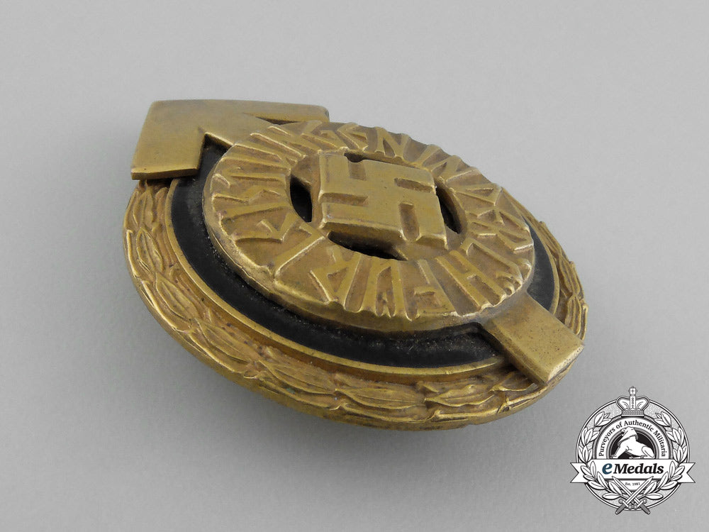a_golden_hj_leader’s_sports_proficiency_badge_by_gustav_brehmer_of_markneukirchen;_numbered_e_6401