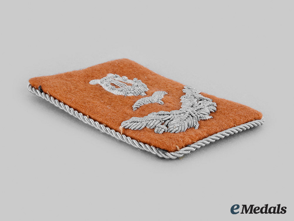 germany,_luftwaffe._a_leutnant_musician_collar_tab__emd0631_m20_01723_1