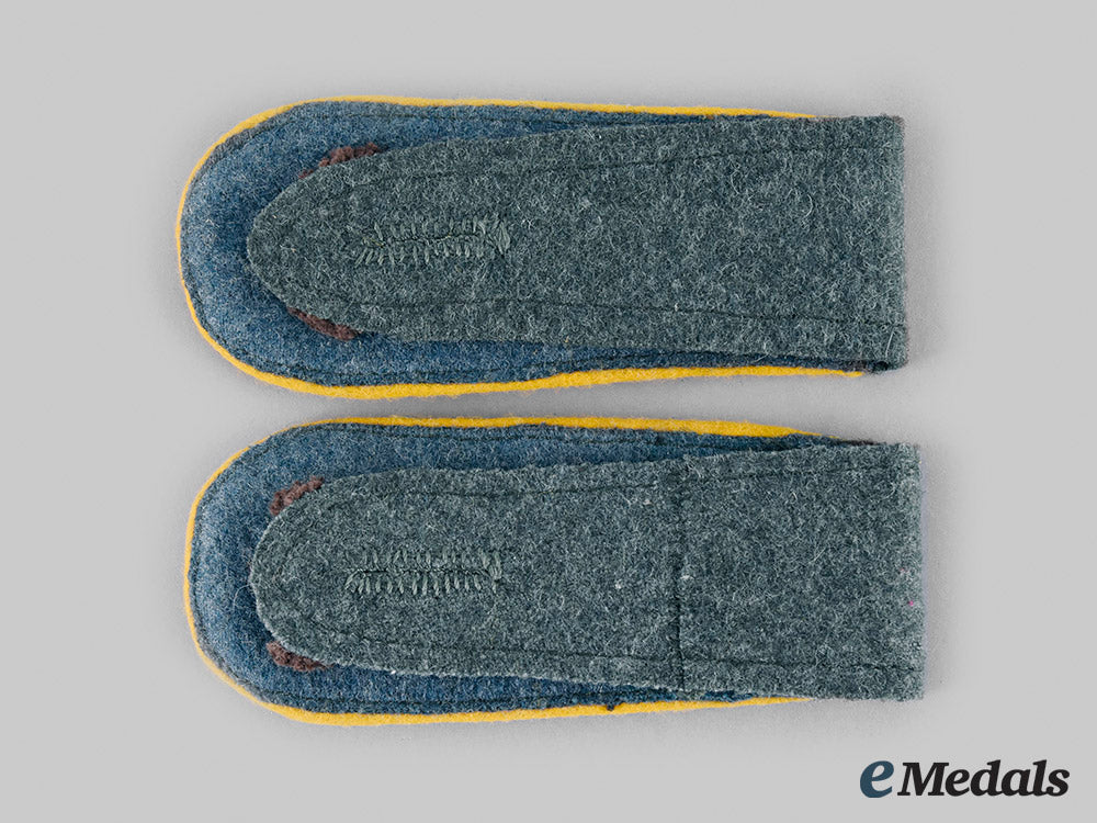 germany,_heer._a_set_of_cavalry/_reconnaissance_enlisted_shoulder_straps__emd0657_m20_01727