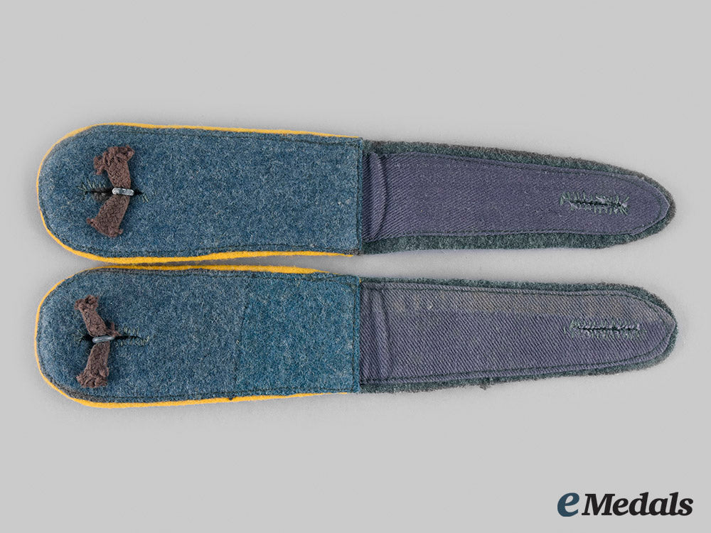 germany,_heer._a_set_of_cavalry/_reconnaissance_enlisted_shoulder_straps__emd0658_m20_01728