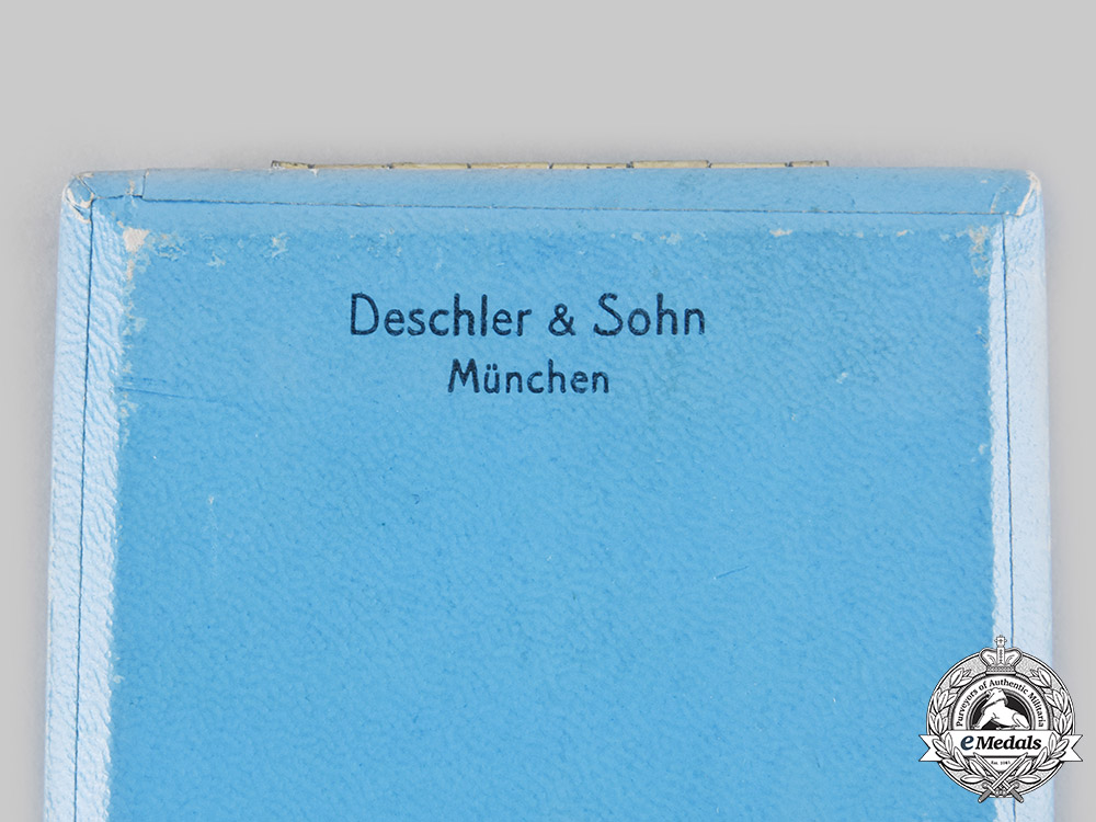 germany,_third_reich._a_bavarian_industry25-_year_faithful_service_badge,_with_case_and_miniature,_by_deschelr&_sohn__emd2180_c20_01851_1
