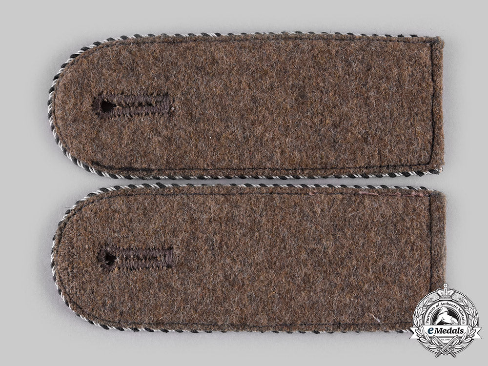germany,_rad._a_set_of_reich_labour_service_volunteer_arbeitsmann_shoulder_boards__emd3735_c20_02093_1
