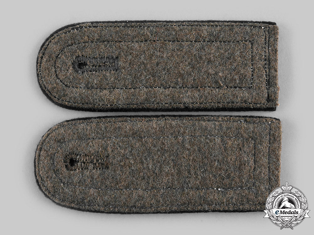germany,_rad._a_set_of_reich_labour_service_truppführer_shoulder_straps__emd4333_c20_02404_1_1