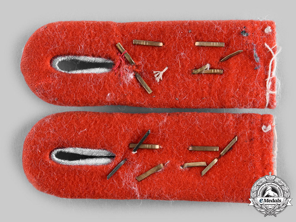 germany,_heer._a_set_of_heer_flak/_artillery_hauptmann_shoulder_boards__emd4524_c20_02358_1_1