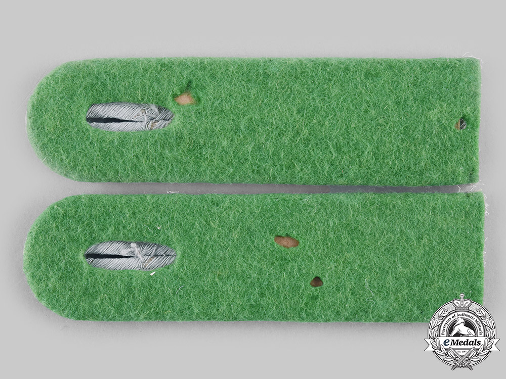 germany,_heer._a_set_of_heer_jäger_shoulder_boards__emd4670_c20_02315_1