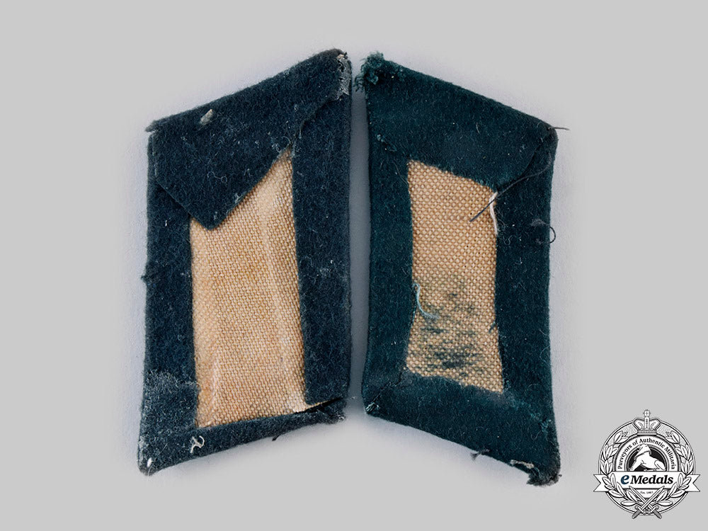 germany,_heer._a_pair_of_artillery_officer_collar_tabs__emd7841