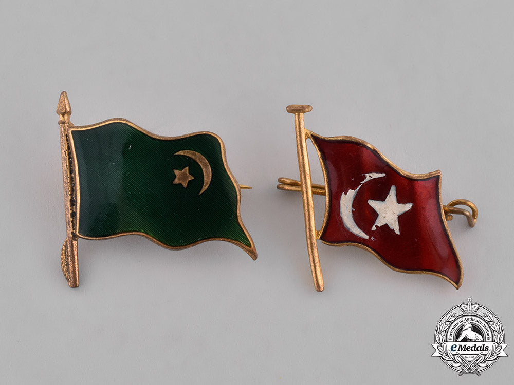 turkey,_ottoman_empire._two_regimental_flag_badges,_c.1915_emd_1851