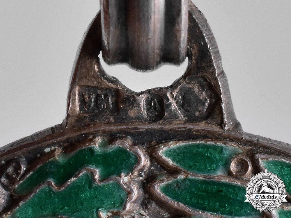 austria,_empire._an_honour_decoration_of_the_red_cross,_by_vinc_mayer,_c.1918_emd_3088