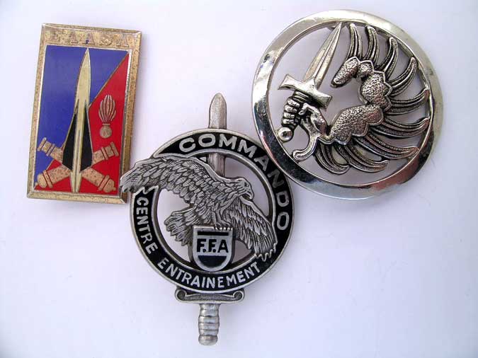 three_badges_f1930001