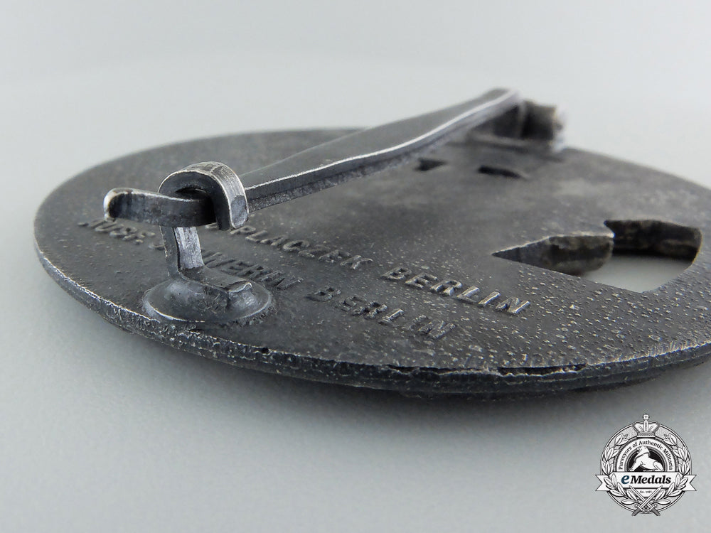 a_kriegsmarine_blockade_runner_badge_by_schwerin,_berlin_f_144