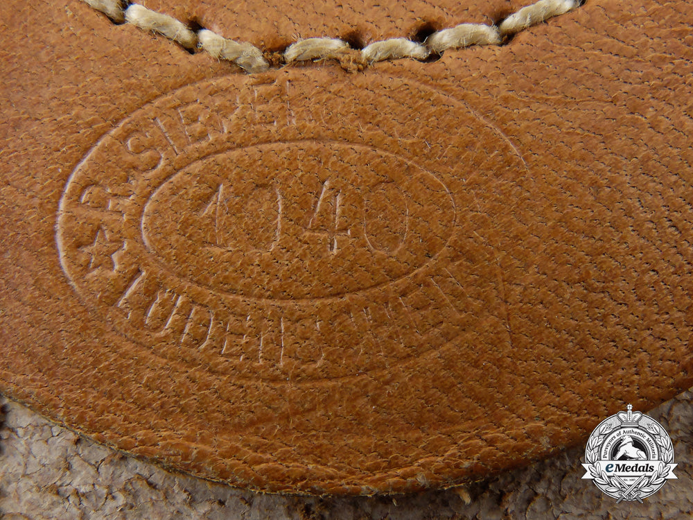 an_army_belt_buckle_with_leather_tab_by_richard_sieper&_söhne,_lüdenscheid_f_345