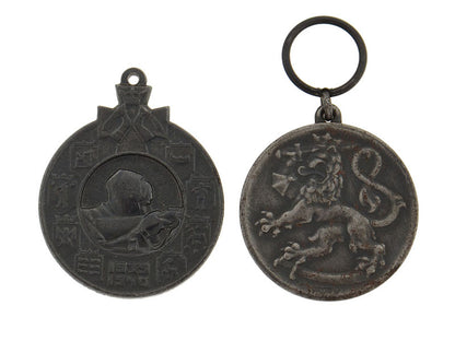two_medals_fn4162