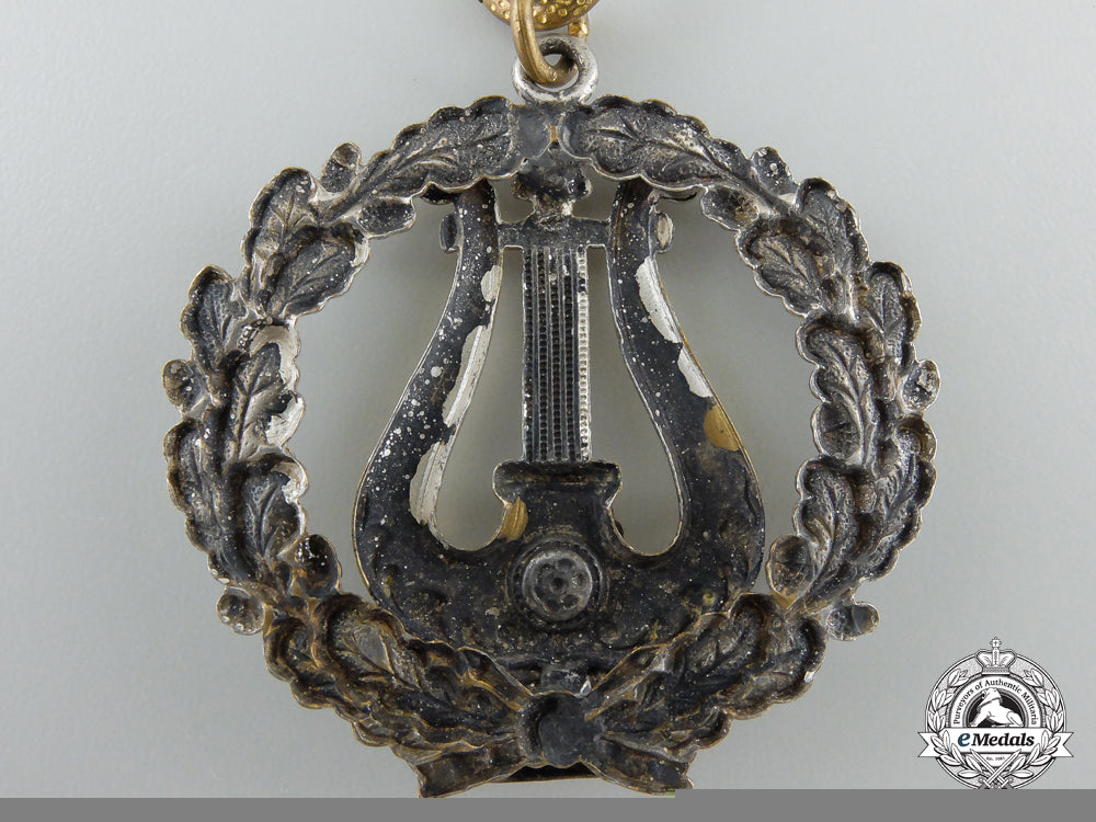 a_german_musician's_collar_chain_g_212