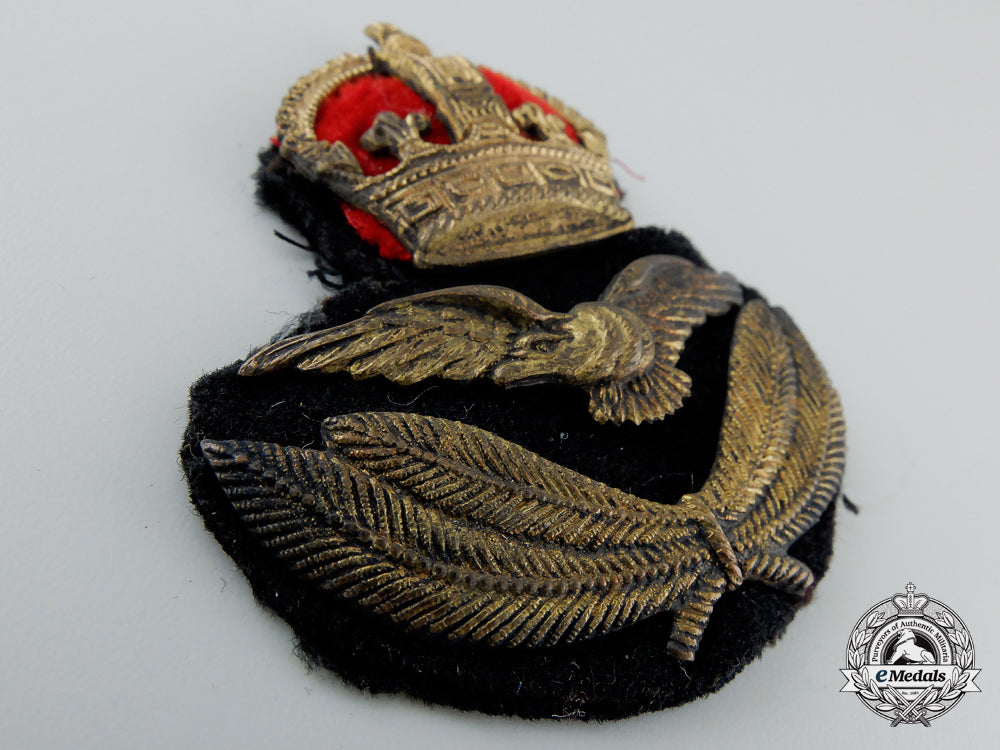 a_first_war_canadian-_made_royal_air_force(_raf)_officer's_cap_badge_g_464
