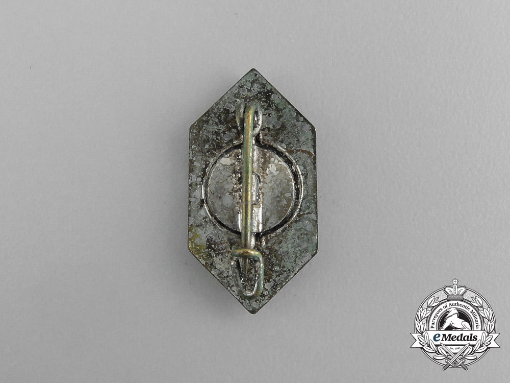a_second_war_german_vda_membership_badge_g_645_1