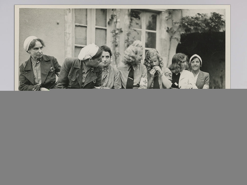 an_official_press_photograph_of_seven_captured_german_nurses_july1944_g_844