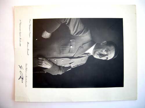 a._hitler_signature_to_olympic_games1936_winner_gd126005
