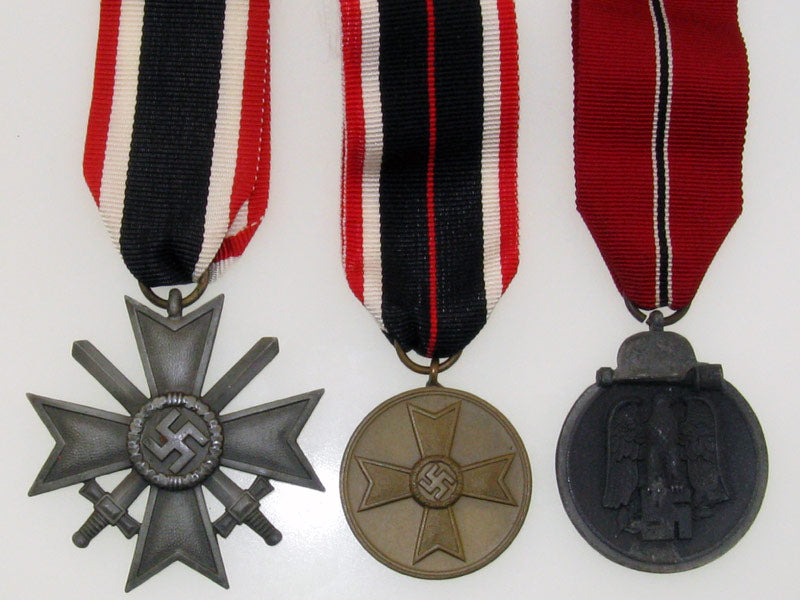 three_awards_gra28061