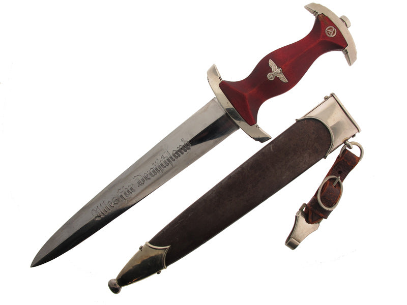 sa_dagger-_partial_rã¶_hm_inscription_gra36100004