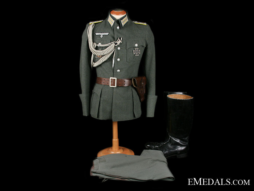 a_complete&_decorated_army_officer's_uniform_gu101