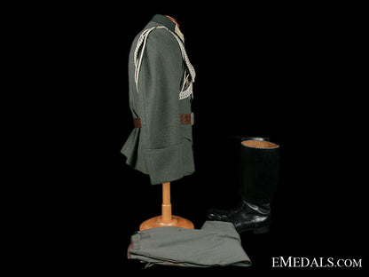 a_complete&_decorated_army_officer's_uniform_gu101b