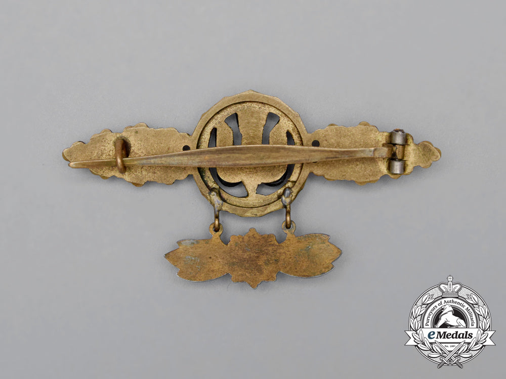 luftwaffe._a_gold_grade_luftwaffe_squadron_clasp_for_bomber_pilots_with_rosette_hanger_h_837_1