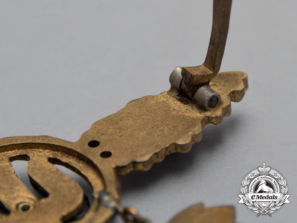 luftwaffe._a_gold_grade_luftwaffe_squadron_clasp_for_bomber_pilots_with_rosette_hanger_h_841_1