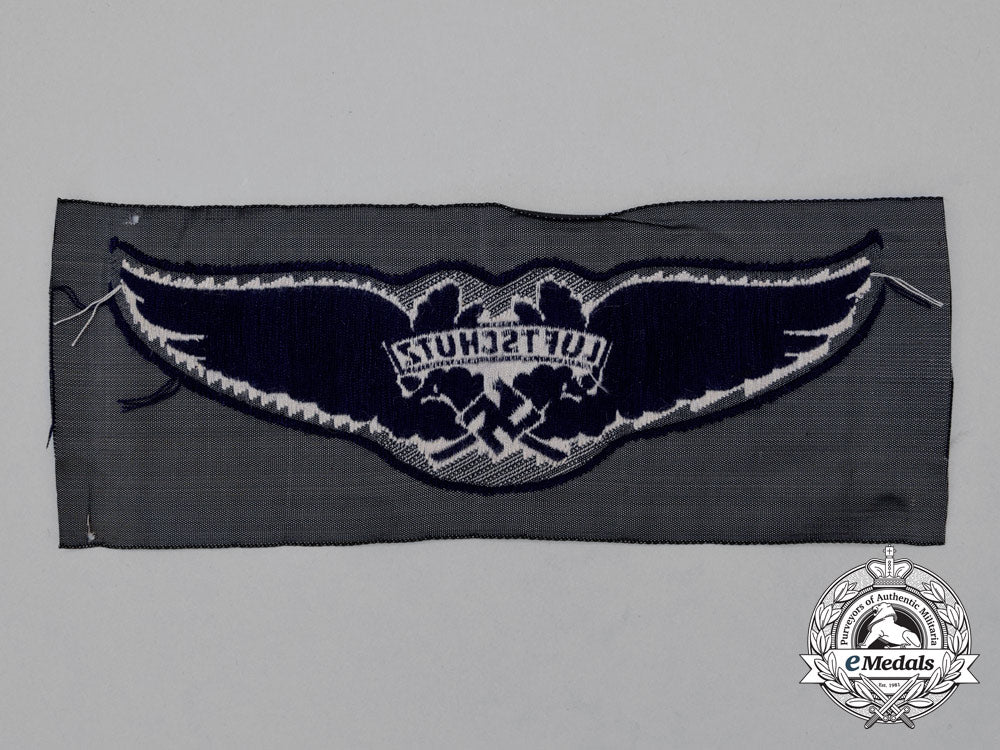 a_mint_and_unissued_german_rlb(_air_raid_protection_league)_luftschutz_insignia_i_738_1