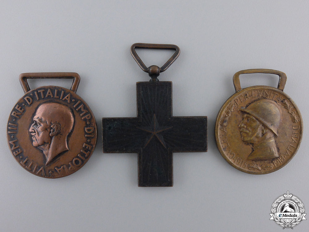 three_italian_medals_and_awards_img_01.jpg5522bab5b71dd