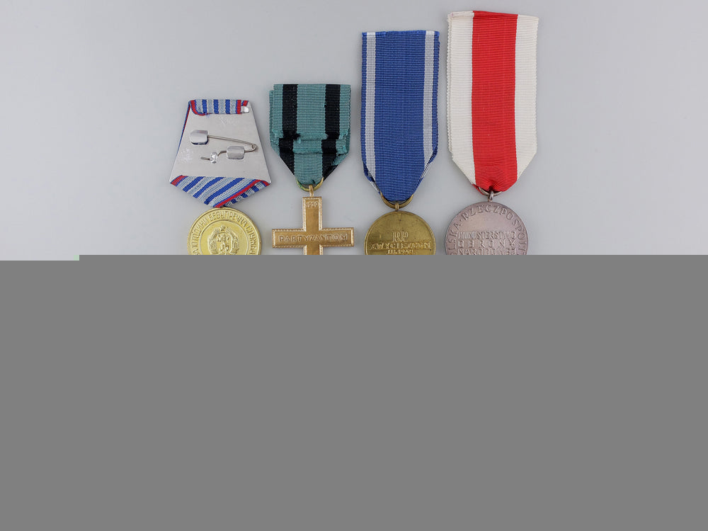eight_european_medals&_awards_img_02.jpg54f73259df5bf