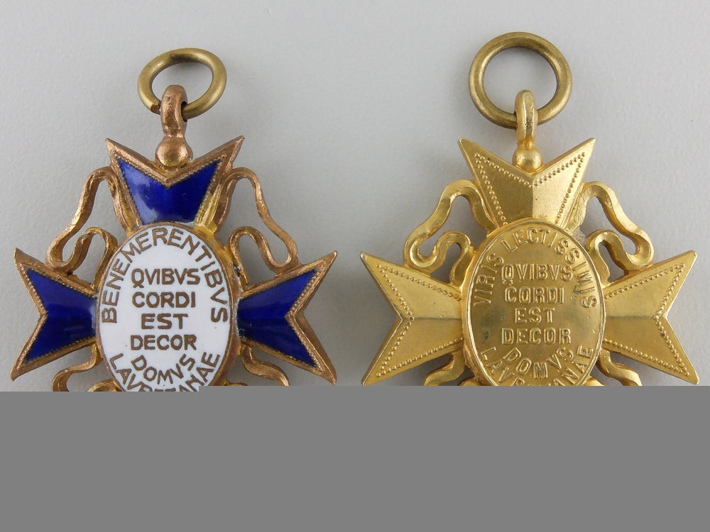 two_vatican_our_lady_of_loreto_crosses_img_02.jpg55c60022d647c