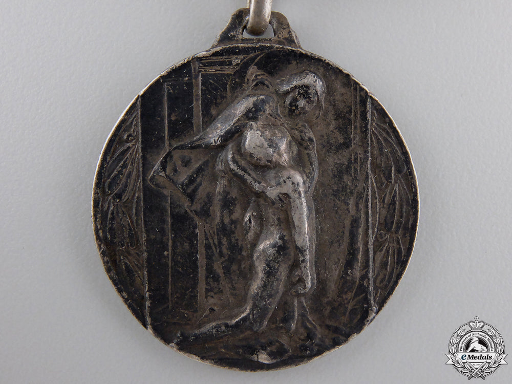 an_italian_assisting_the_public_in_alessandria_medal_img_02.jpg551d7087bcfdd