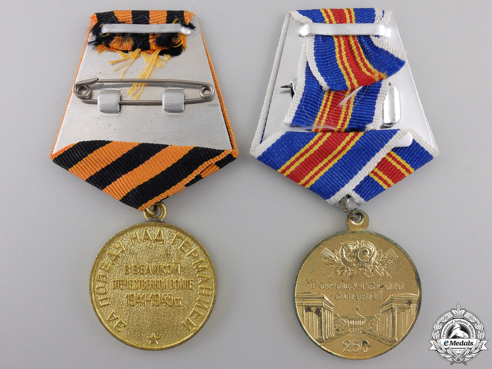 two_soviet_russian_medals_and_awards_img_02.jpg553a40ac8860b