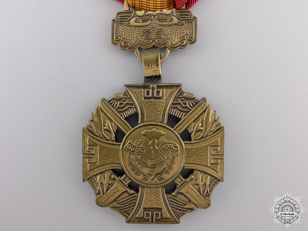 a_south_vietnamese_gallantry_cross;_posthumously_issued_img_02.jpg54fb17d70665a