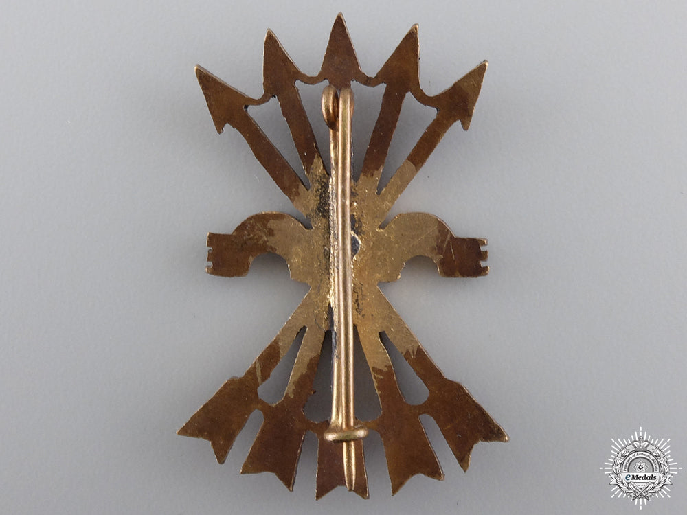 a_spanish_falange_officer’s_cap_badge_img_02.jpg547f2402ac1c5