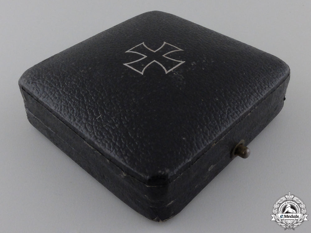 a_case_for_the_iron_cross_first_class1939_img_02.jpg553a68174c704