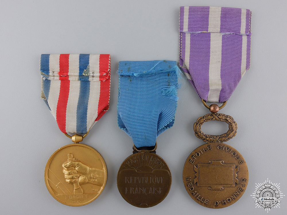 three_civil_french_medals_of_honour_img_02.jpg550456d08e61f