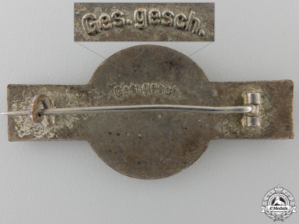 a_rare_german_red_cross_volunteer_broach_img_02.jpg5548fb3eaabe2
