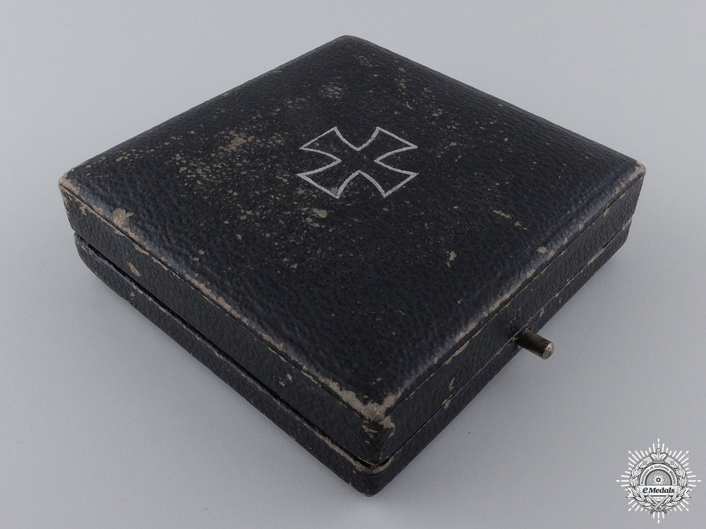 an_iron_cross1_st_class1939_case_by_paul_maybauer_img_02.jpg54ecaff6ed978