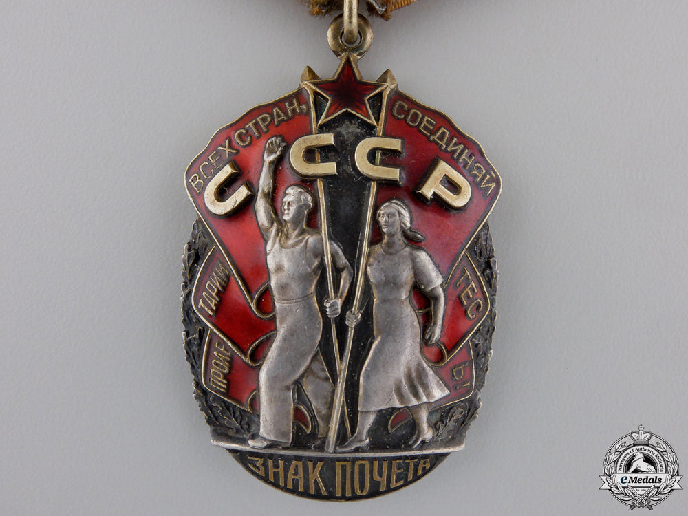 a_soviet_russian_order_of_the_badge_of_honour;_type_iv_img_02.jpg5538f4664c1af